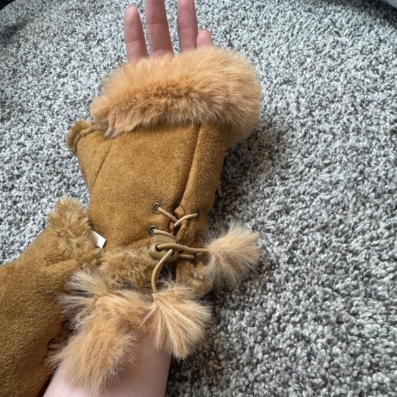 NWT Hand Warmers / Gloves - Picture 4 of 10